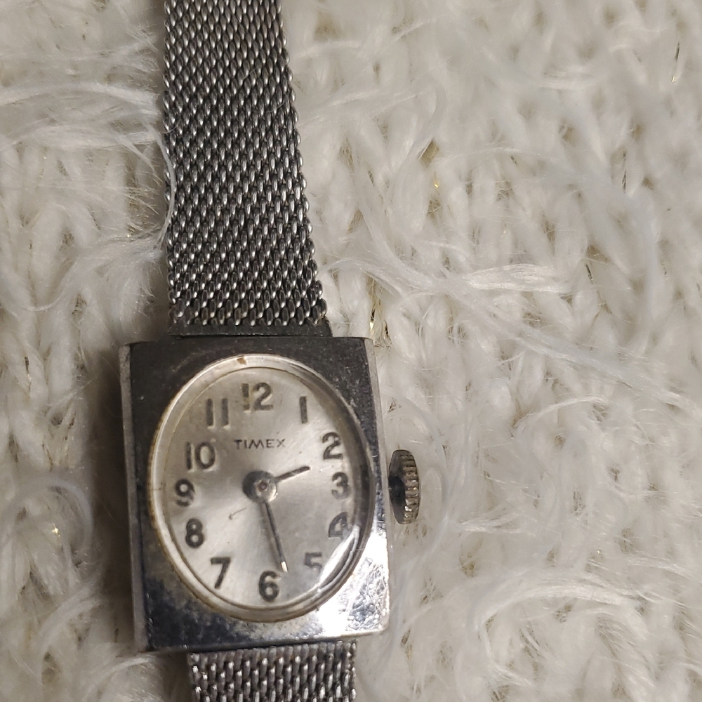 Vintage Timex Silver Rectangular Watch With Mesh … - image 5